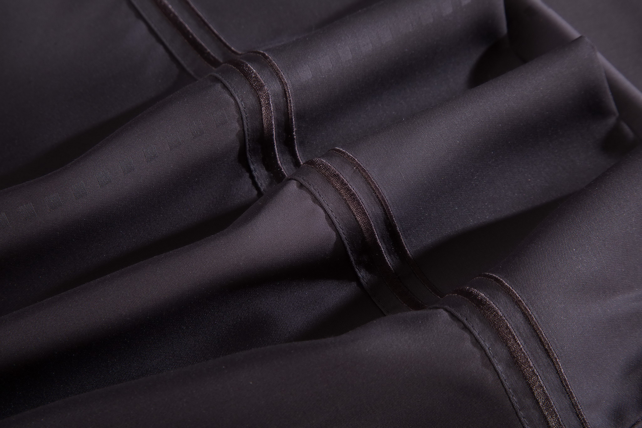 Bộ ga và Vỏ gối Akemi Tencel Modal Earnest Tiga Belas, gồm 5 món