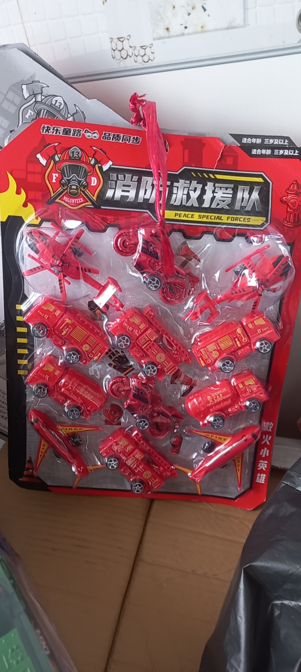 Đồ chơi vỉ xe trớn 12 chiếc