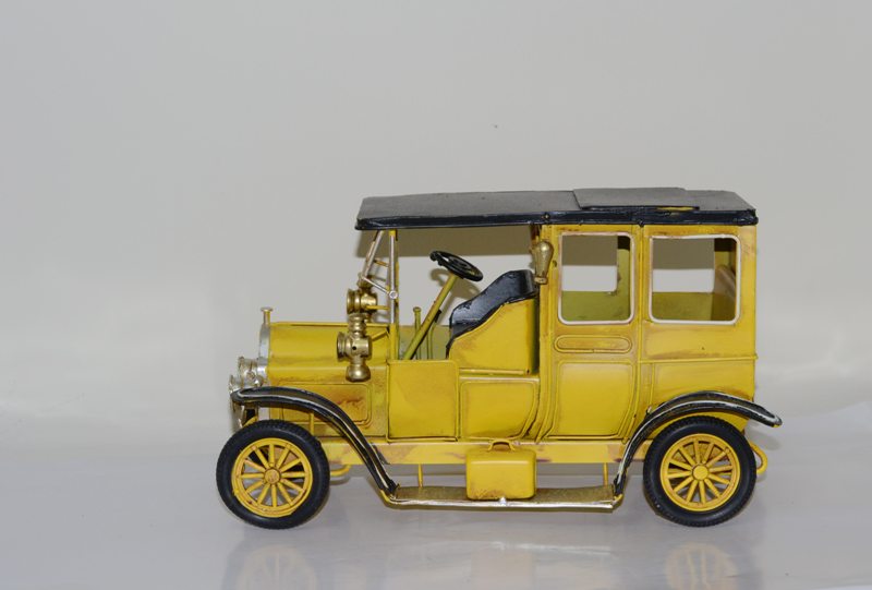 Mô hình Xe hơi cổ Kim loại trưng bày/ Vintage Metal Car Handmade Decoration (1810D-1147)