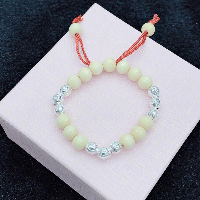 Vòng dâu mic bi bạc xinh xắn dành cho bé trai và bé gái.