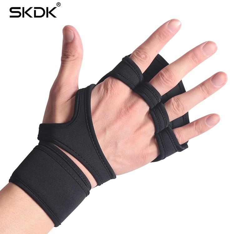 Găng tay tập gym kết hợp bảo vệ cổ tay chất liệu Silicon thời trang chính hãng SKDK