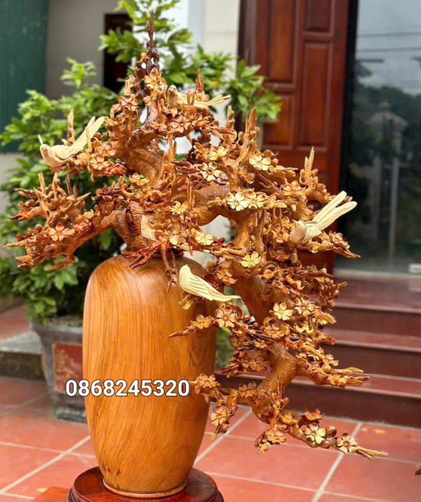 1 Bình hoa mai lan phong thủy trang trí phòng khách bằng gỗ hương