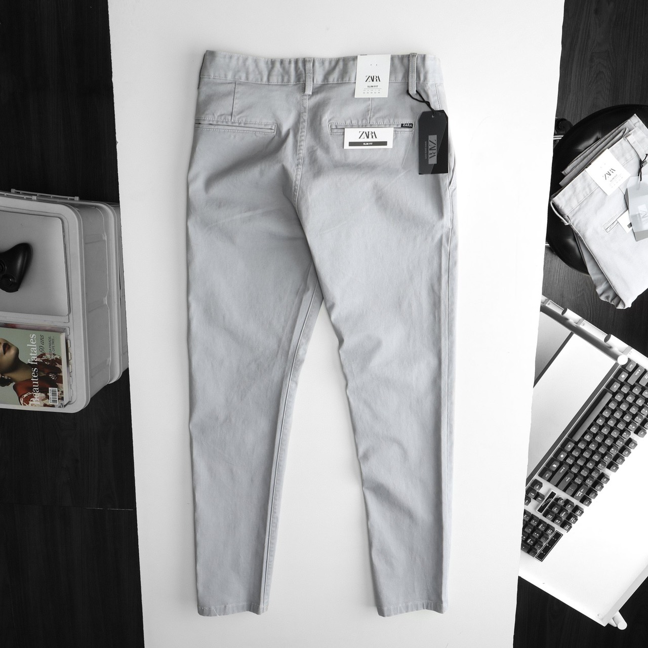 Quần kaki nam màu Xám vải cotton dày tốt tag đen form slimfit | LASTORE MENSWEAR