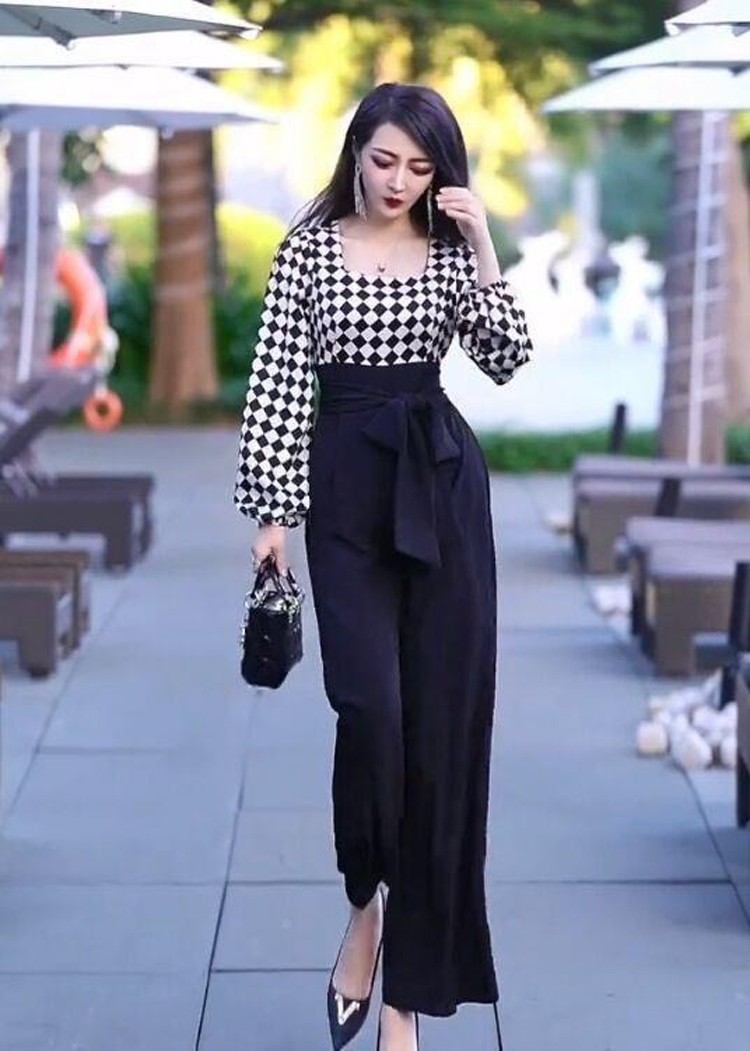Jumpsuit lụa phối caro tay phồng