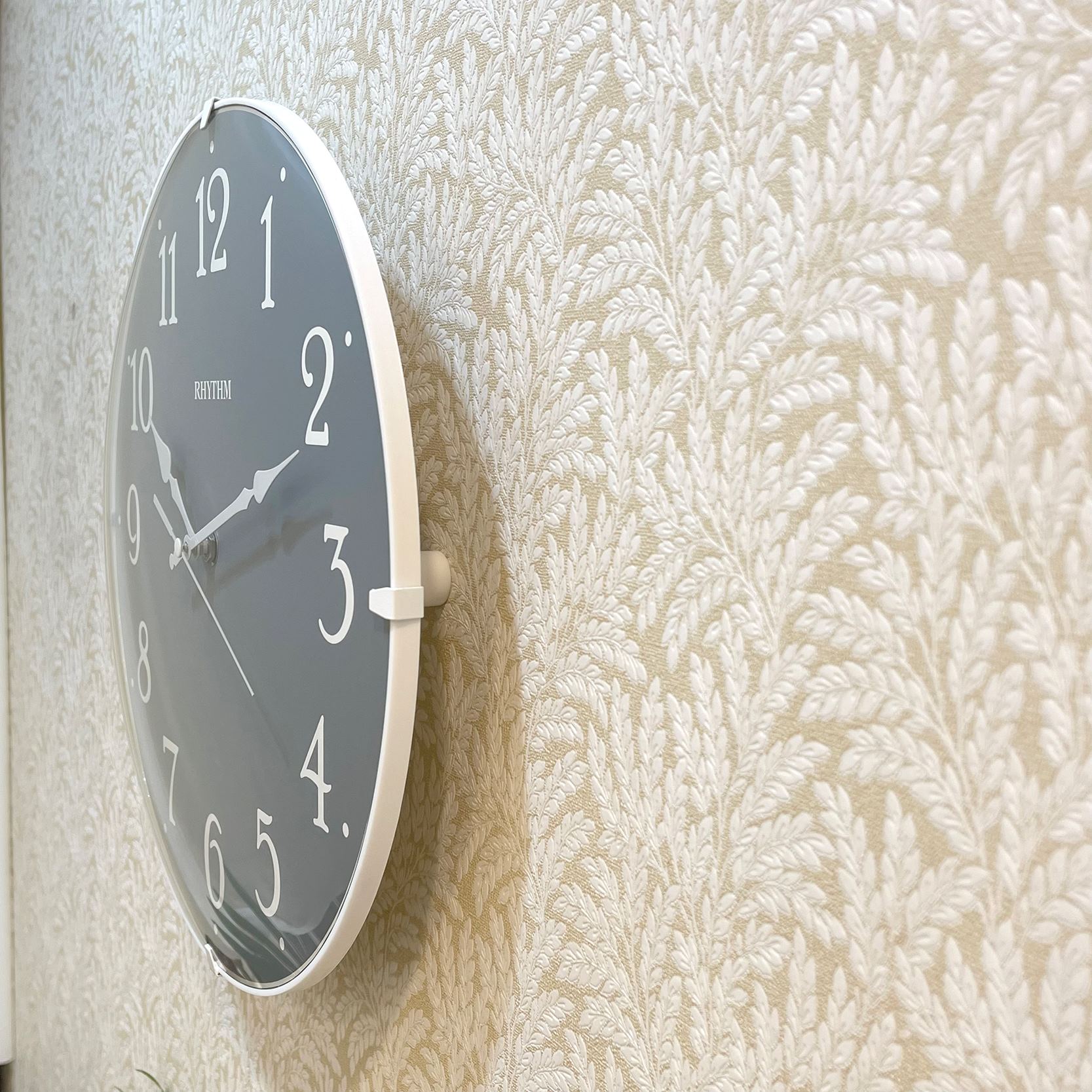 Đồng hồ Rhythm CMG630NR03 – Kt 30.7 x 5.4cm, 622kg. Vỏ nhựa. Dùng Pin.