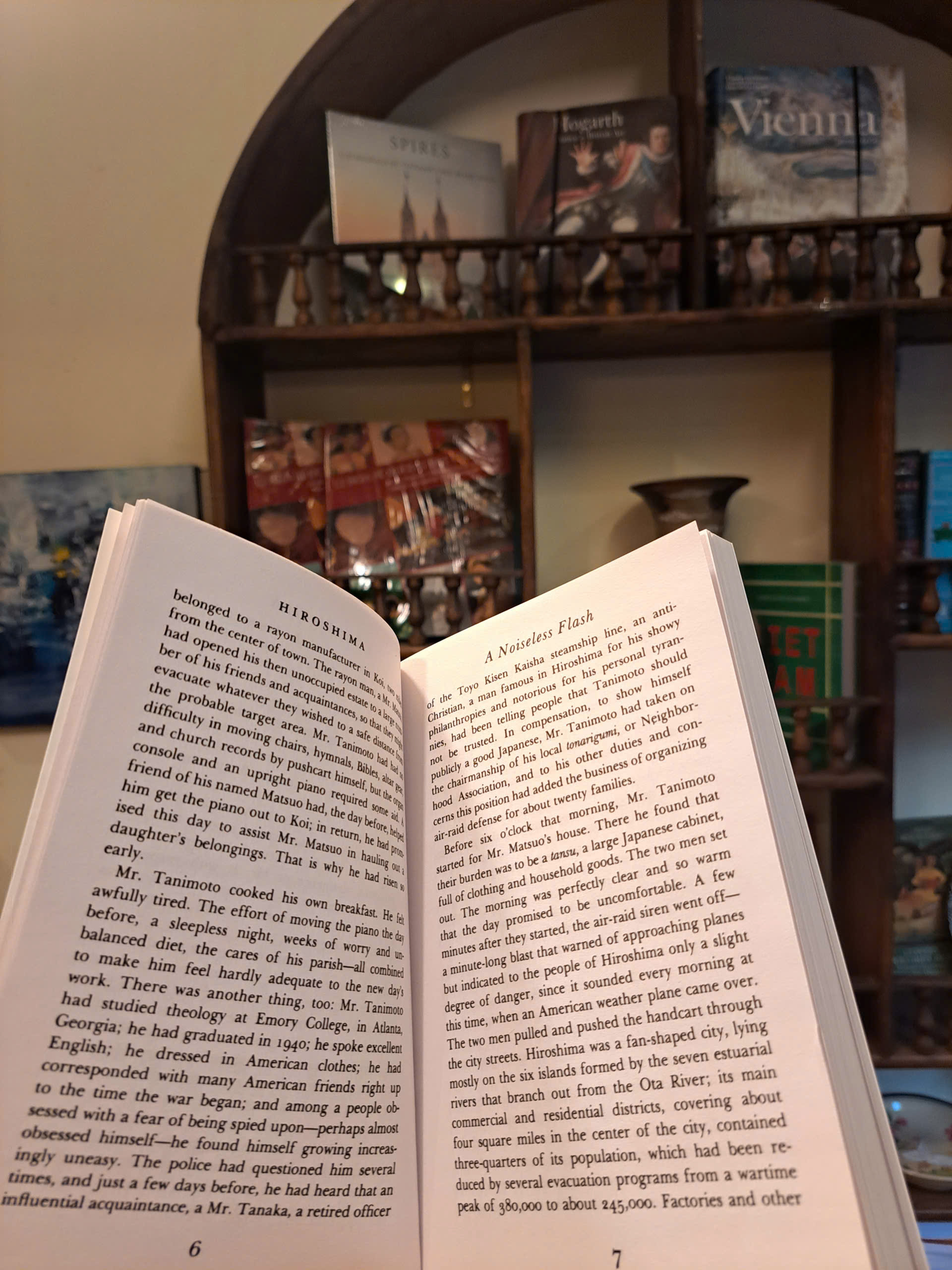 Sách - Hiroshima by John Hersey | History / War / Classics / Japan Literature / Ngoại văn Kinh điển