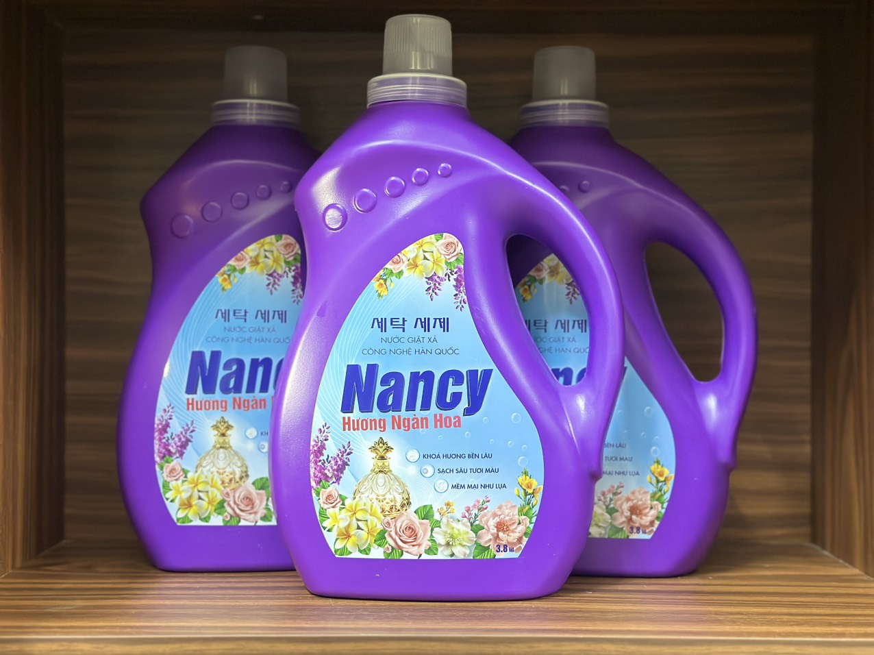 Nước giặt hương ngàn hoa can 3.8 lít (4.2kg)