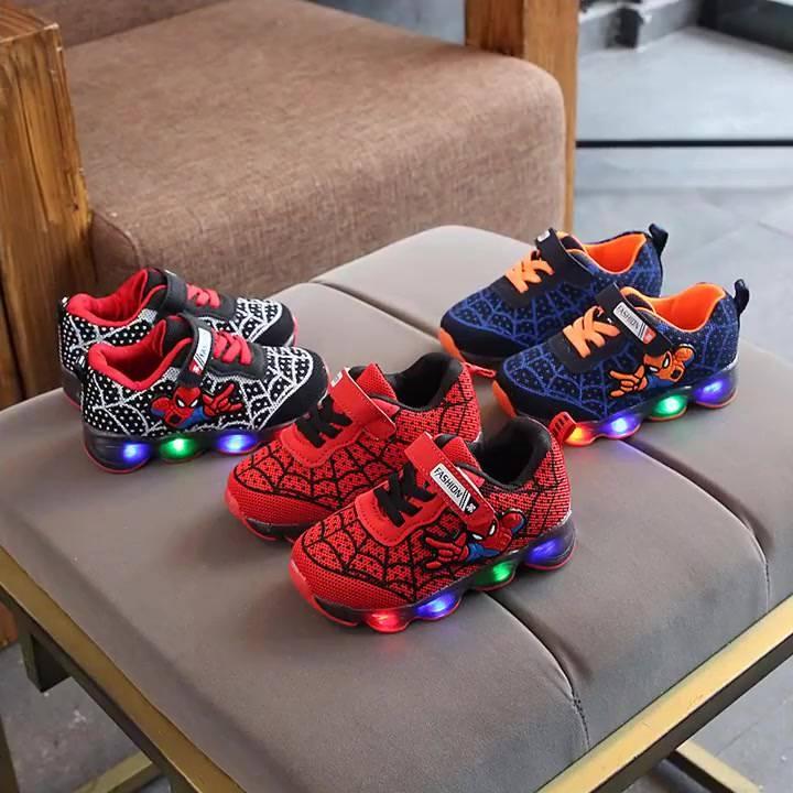 Giày bé trai hình người nhện có đèn LED màu Đỏ cho bé từ 1-15 tuổi Giầy phát sáng cho bé trai Spider Man size 21-30