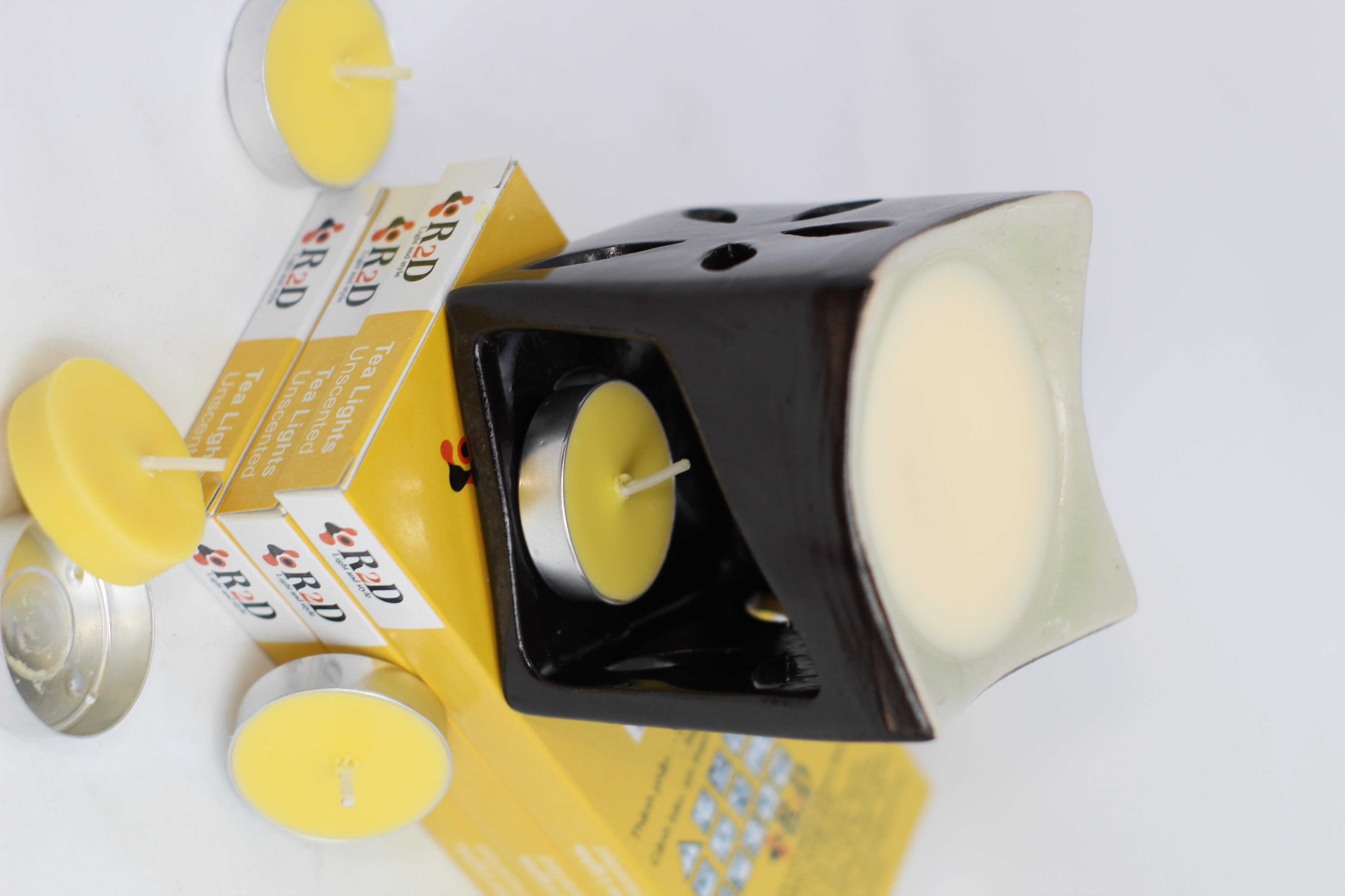 Nến tealight 10 viên không khói không mùi R2D màu vàng dùng cho đèn xông tinh dầu