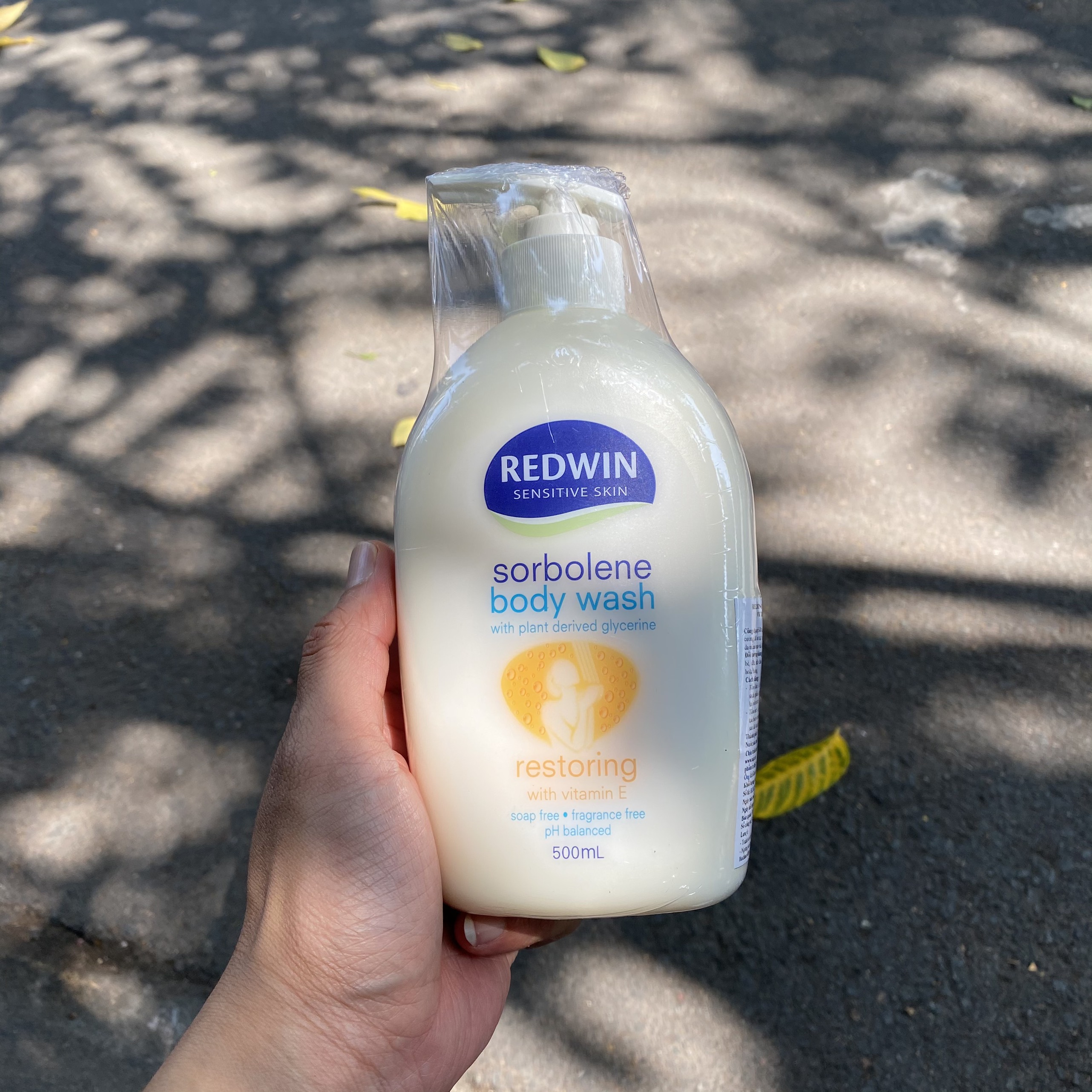 Sữa tắm Redwin Sorbolene body Wash With Vitamin E 500ml - làm sạch và cân bằng độ ẩm