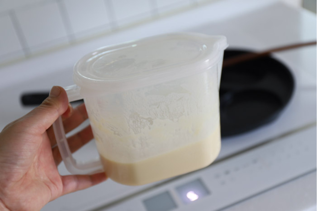 Hộp thực phẩm có tay cầm Nakaya 1000ml, nắp bằng nhựa PE mềm dẻo, khả năng chịu được nhiệt từ -20~ 70°C- nội địa Nhật Bản