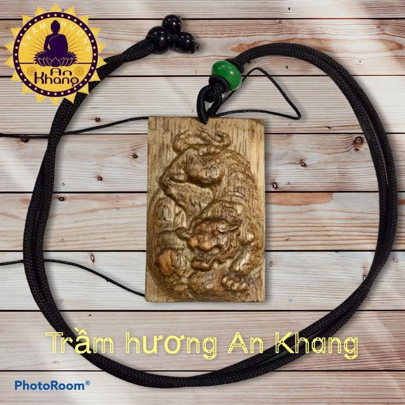 Mặt tượng trầm hương tốc tự nhiên
