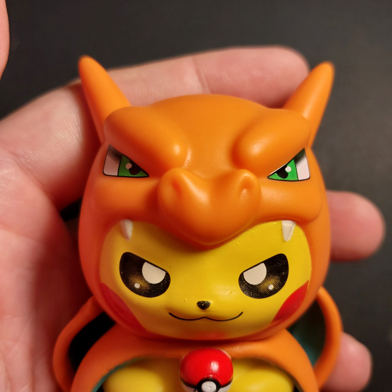 Mô hình Pokemon gapcha Chibi Pikachu khoát áo Charizard rồng lửa 2059 8-2