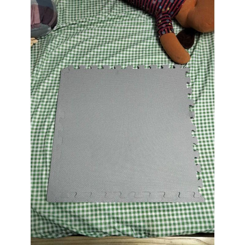 Thảm trắng 60*60 có rìa bao đầy đủ