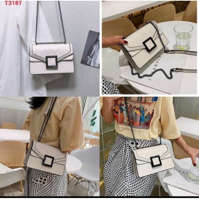 Túi đeo chéo khóa vuông cách điệu về hàng.