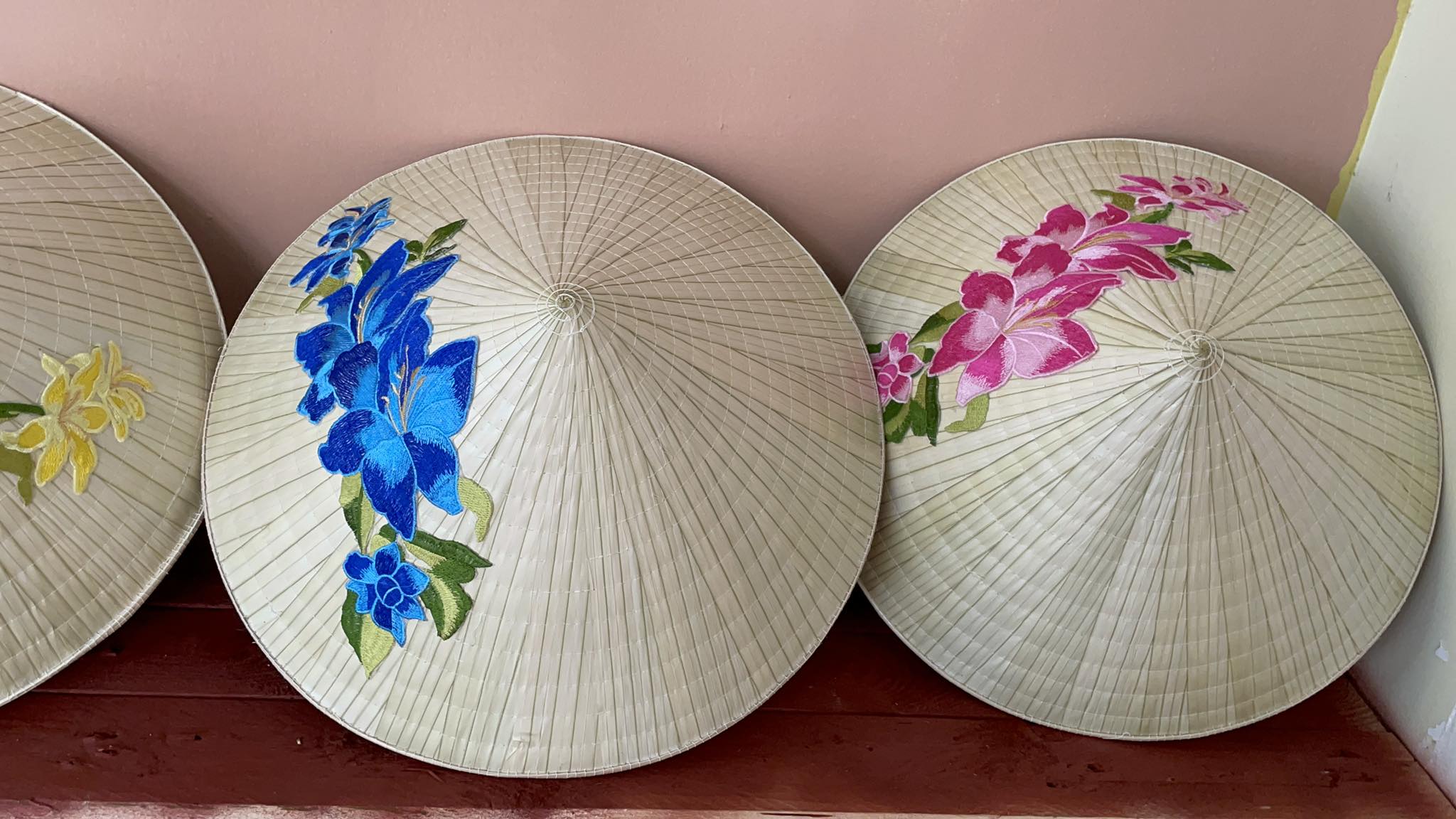 nón lá hoa lan màu xanh dương