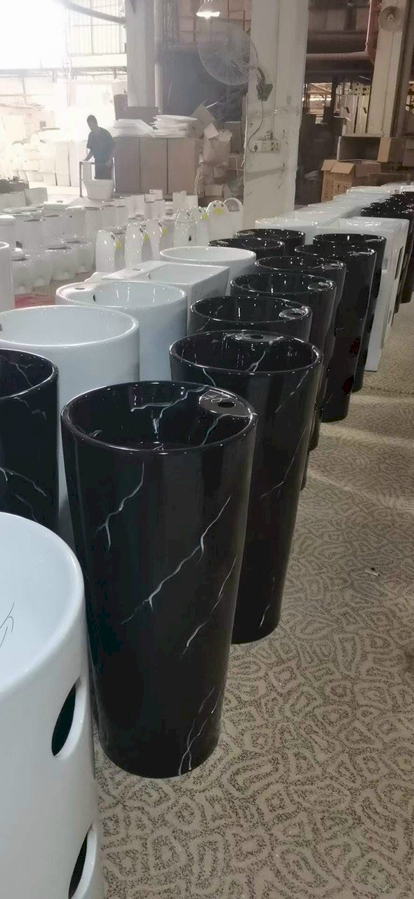 FREESHIP Lavabo trụ đứng đặt sàn màu đen thiết kế sang trọng cho gia đình ,khách sạn