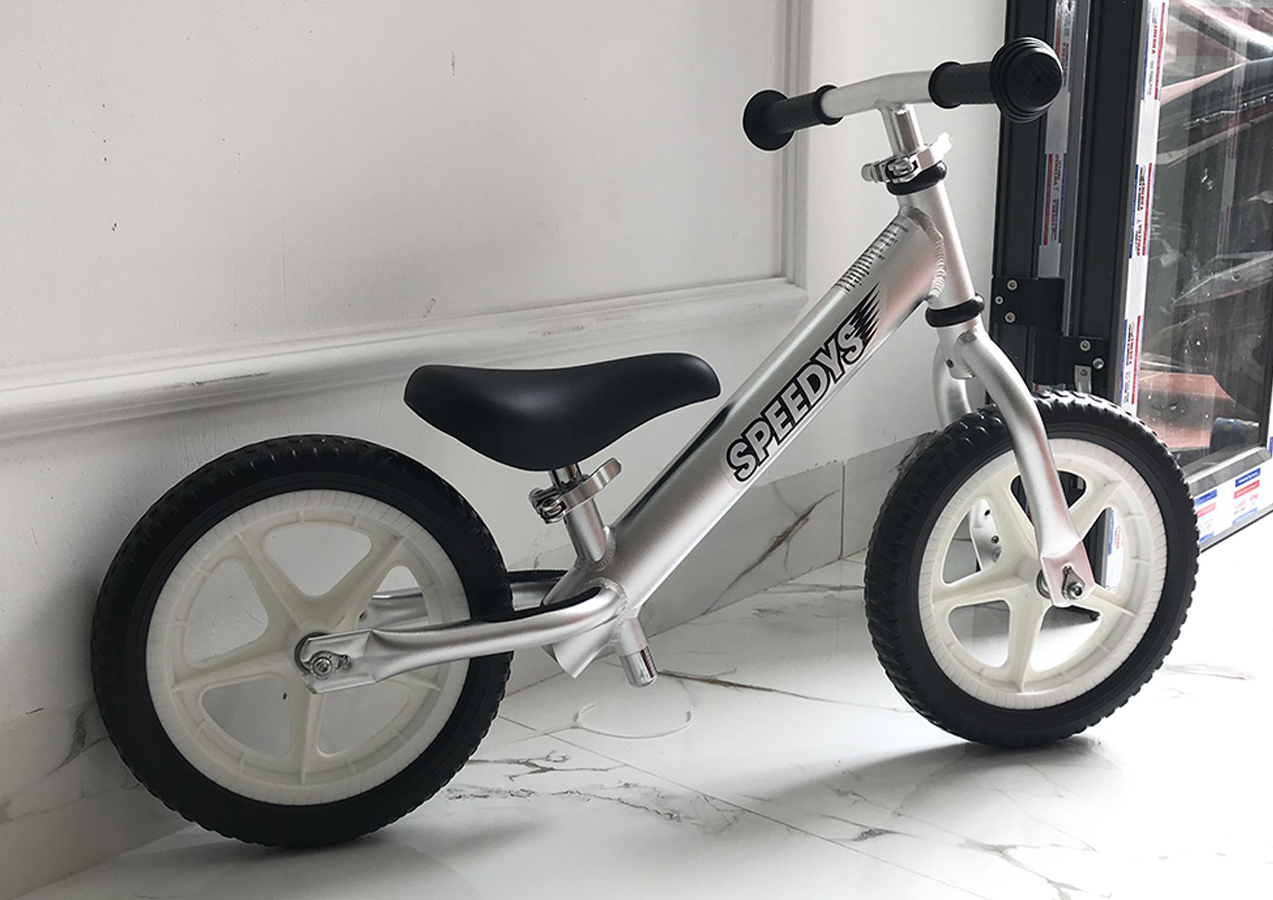 Xe thăng bằng SPEEDYS BẠC cho bé 1,5 tuổi đến 5 tuổi