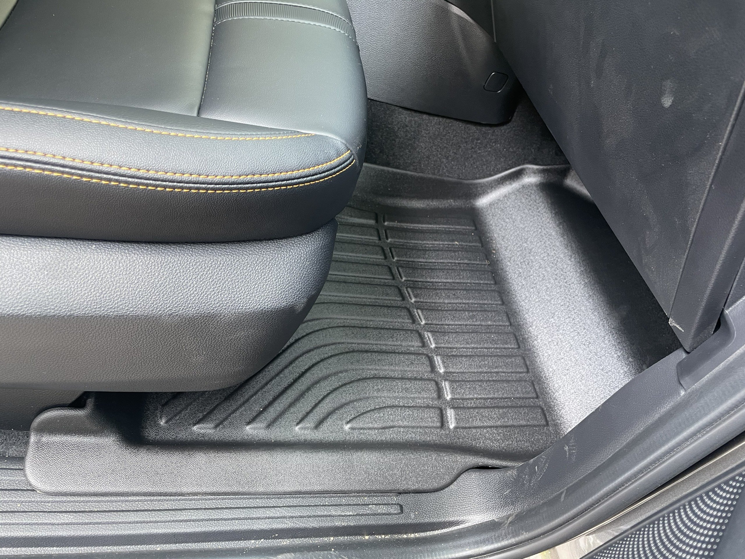Thảm lót sàn xe ô tô Ford Ranger/ Ford Raptor 2022 + Nhãn hiệu Macsim chất liệu nhựa TPE cao cấp màu đen