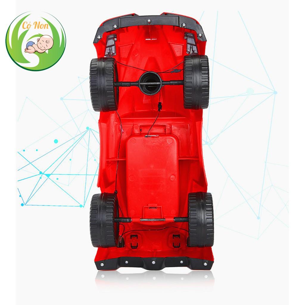Xe chòi chân cho bé hình ô tô Ferari có nhạc và đèn