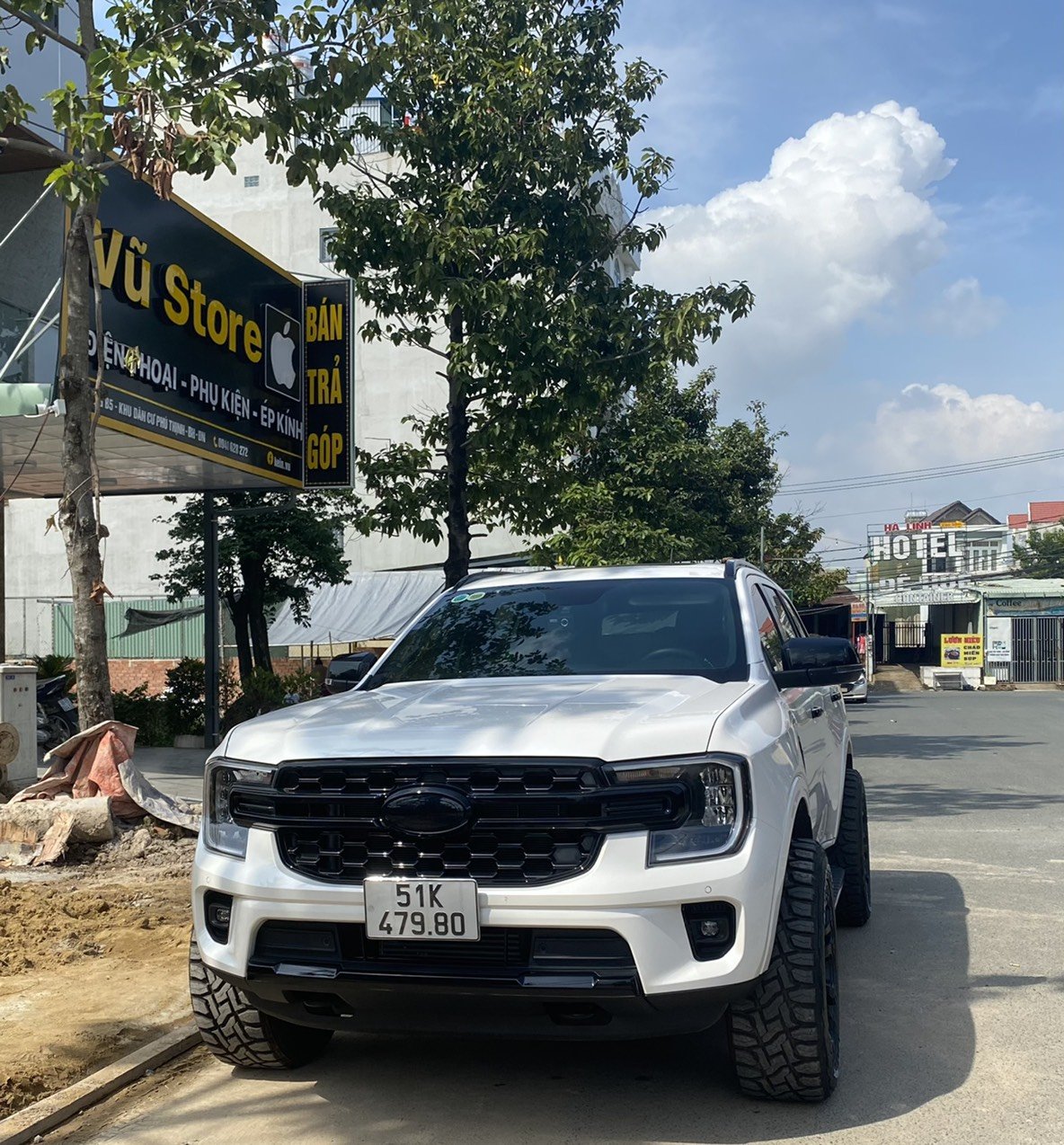 Thảm lót sàn xe ô tô Ford Everest 2022+  Nhãn hiệu Macsim chất liệu nhựa TPE cao cấp màu đen