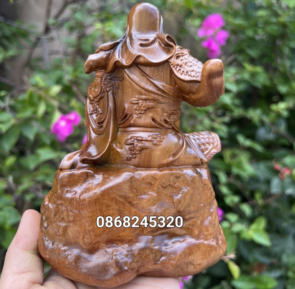 Tượng quan công đọc sách bằng gỗ bách xanh thơm nức kt cao 15×10×12cm