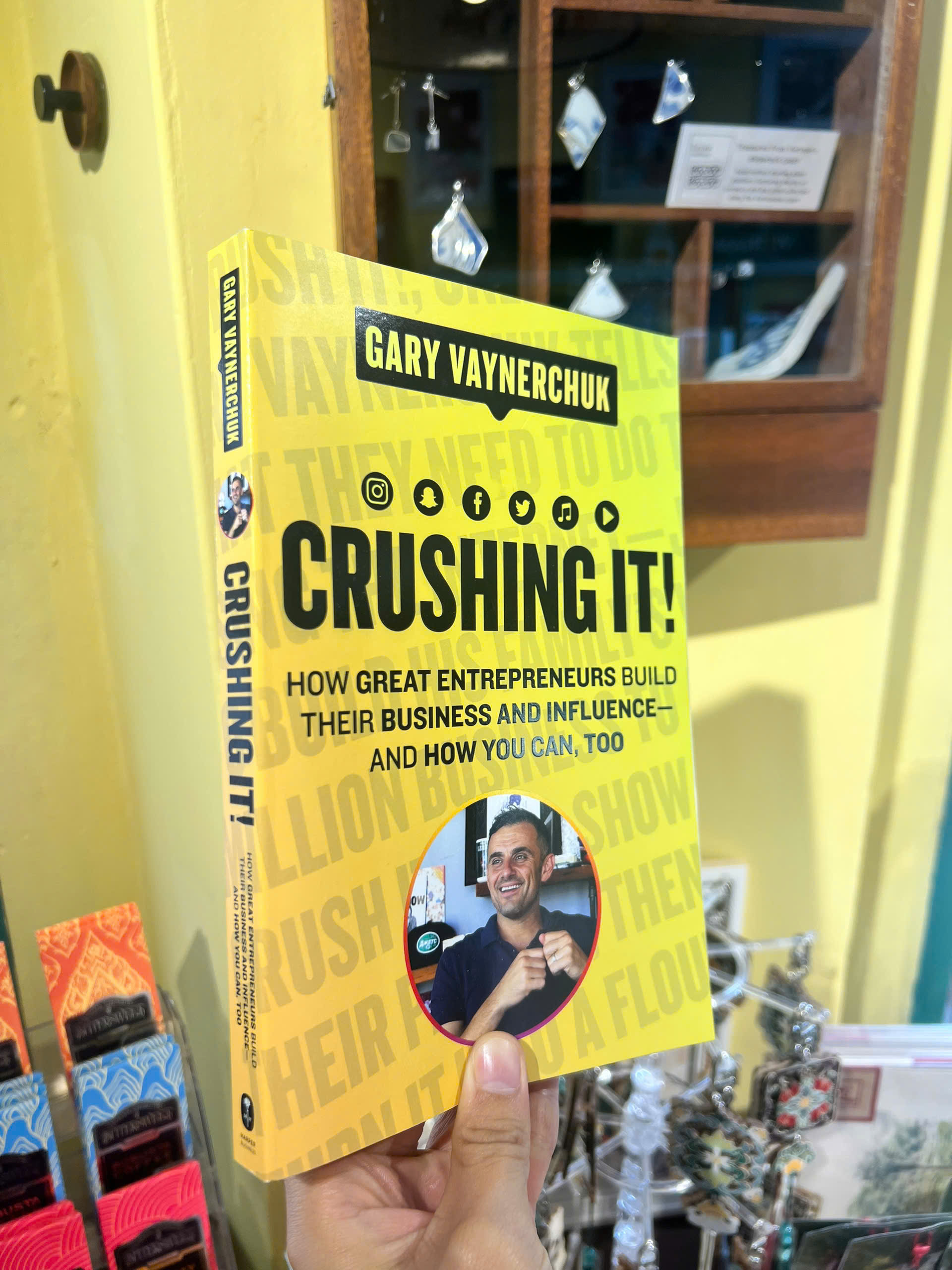Sách - Crushing It by Gary Vaynerchuk | Business / Self Help / Kinh doanh / Ngoại Văn Nhập khẩu UK