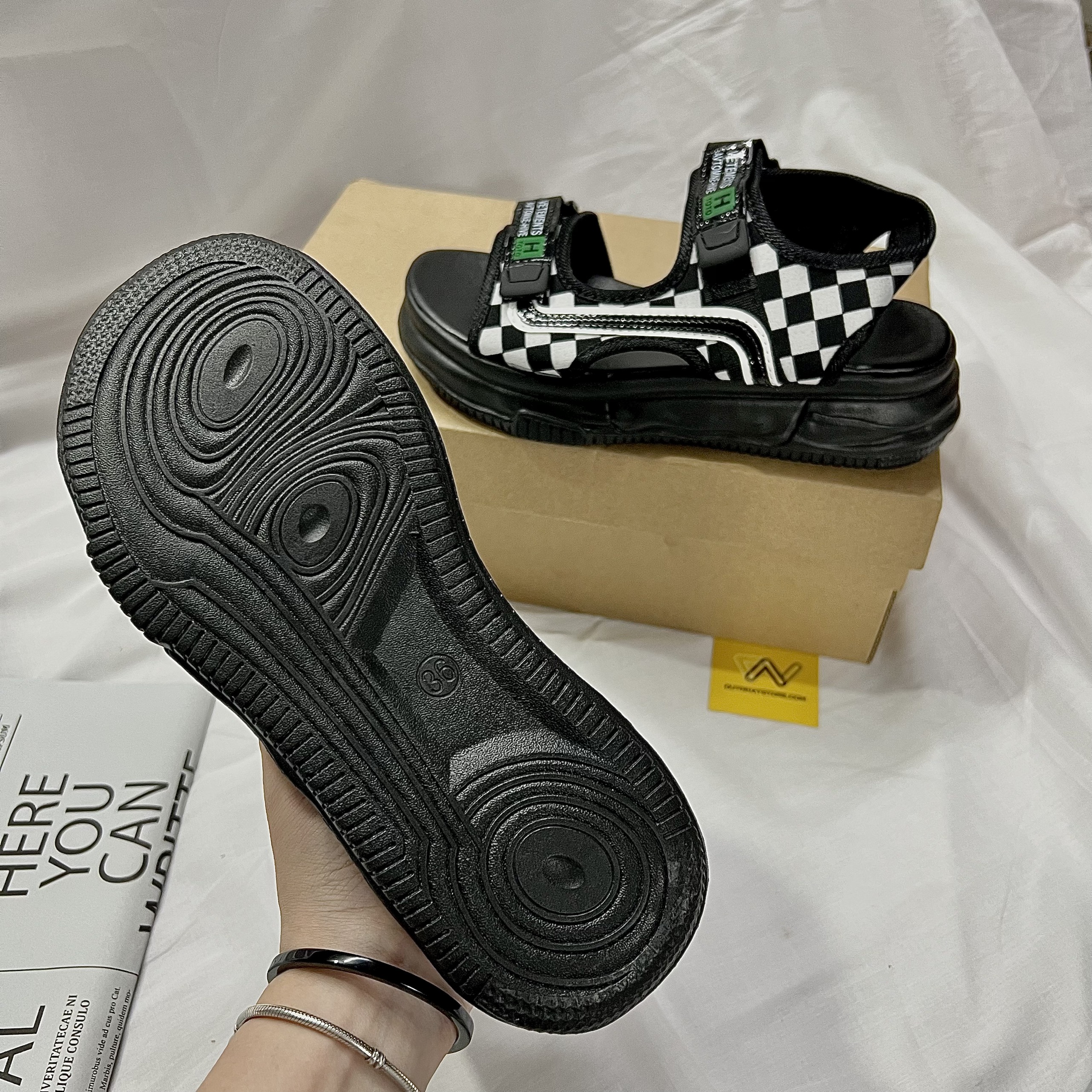 Giày Sandal Nữ Quai Ngang Bánh Mì Màu Trắng Đen Sọc Caro Duy Nhật Store Học Sinh Đi Học Bền Đế Bằng Cao Độn 4cm Uzzang