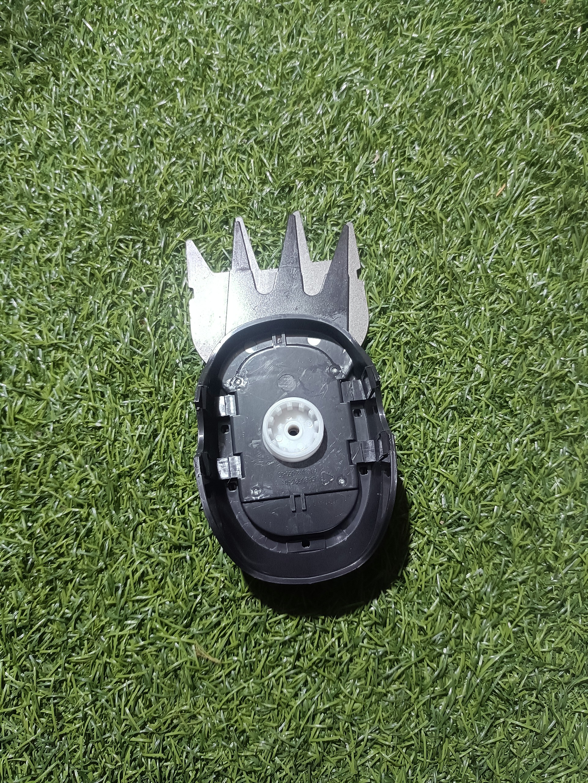 Lưỡi máy cắt cỏ  cầm tay chạy pin