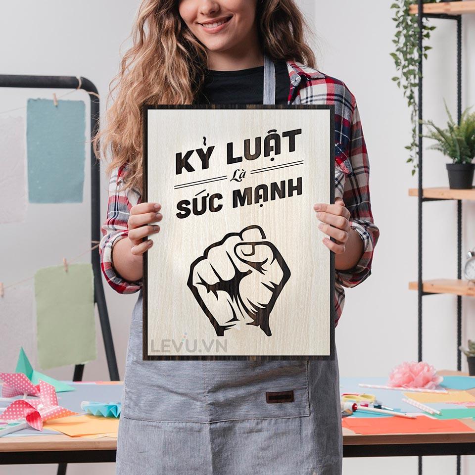 Tranh khẩu hiệu văn phòng LEVU LV012 "Kỷ luật là sức mạnh"