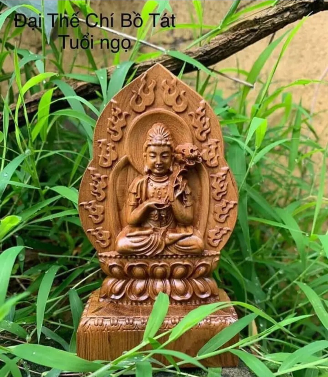 Tượng bạn mệnh phật đại thế chí bồ tát hợp tuổi khắc hai mặt bằng gỗ bách xanh thơm nức kt 14×8×4cm