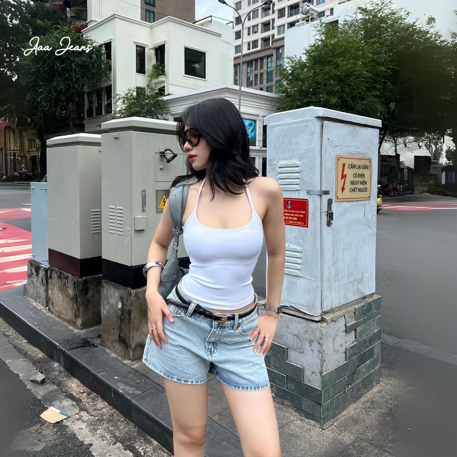 Quần Short Denim Nữ Lưng Vừa Classic Cut Màu Morning Blue Aaa Jeans