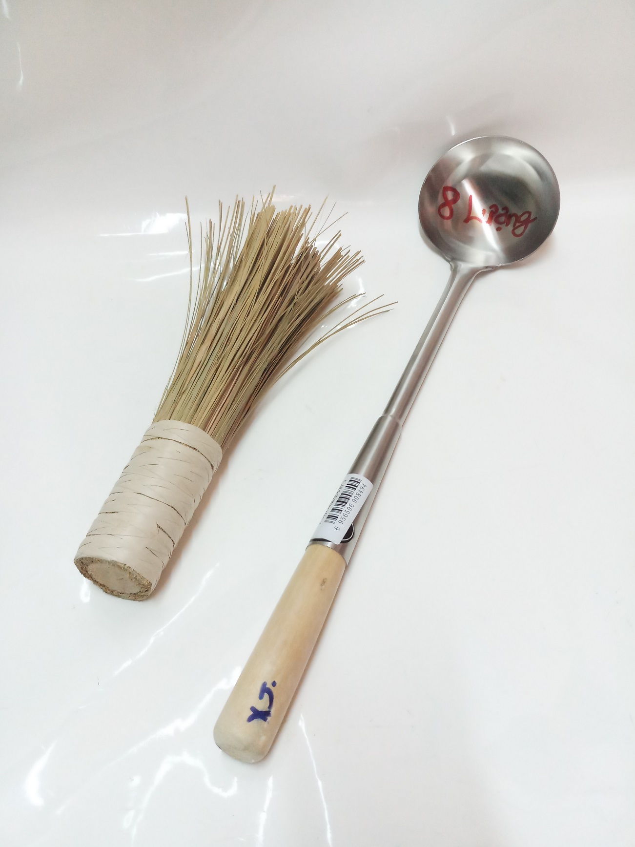 COMBO 1 VÁ XÀO INOX DÀY 1LY5 HÀNG NHẬP KHẨU CHẤT LƯỢNG CAO+1 CHỔI TRE CHÀ RỬA CHẢO.
