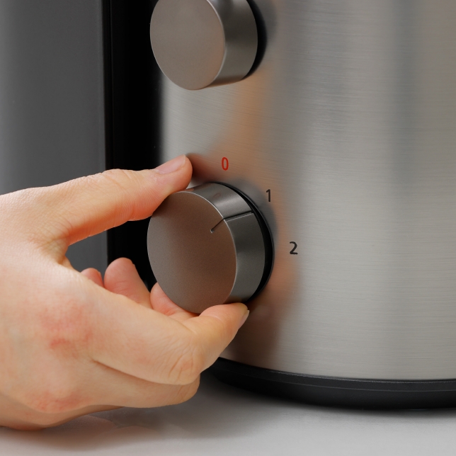 Điều khiển 2 tốc độ, dễ dàng tùy chỉnh cho các nguyên liệu khác nhau.