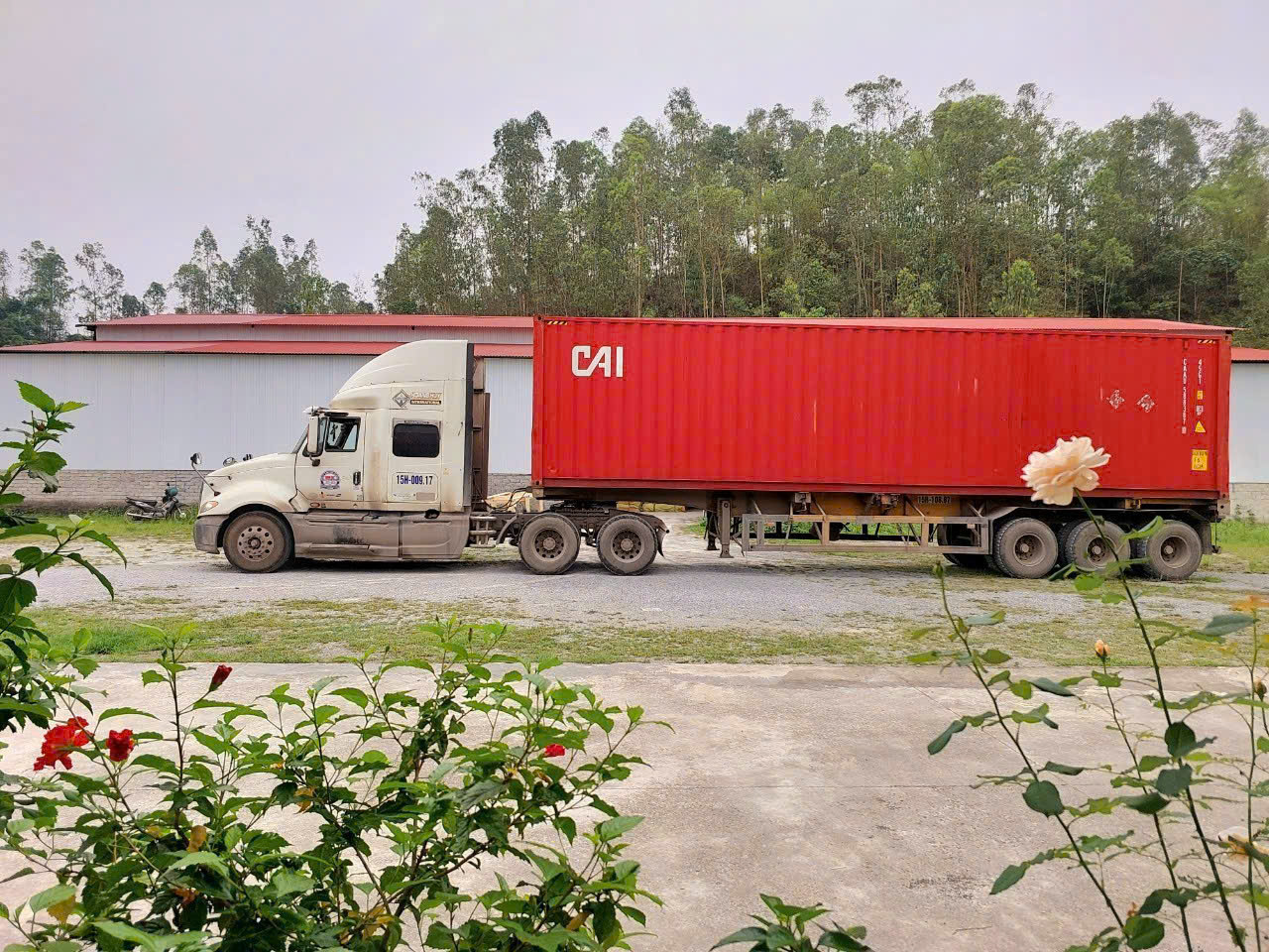 Bạt phủ ô tô Audi Q3 thương hiệu Macsim sử dụng trong nhà và ngoài trời chất liệu Polyester - màu đen