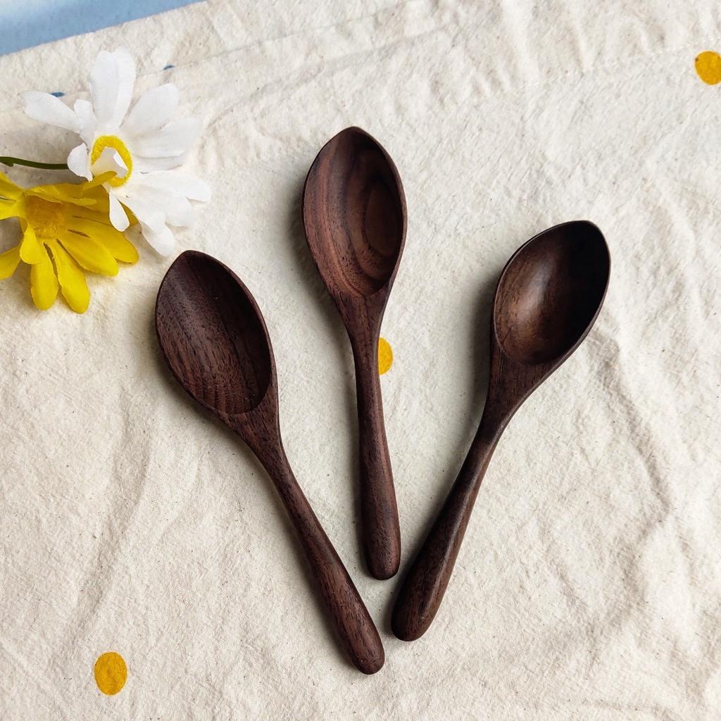 Thìa/Muỗng Óc Chó Tự Nhiên Miệng Méo 15.5x3.5cm, Thìa Ăn Cơm An Toàn, Thìa Chụp Ảnh Decor Xinh Xắn
