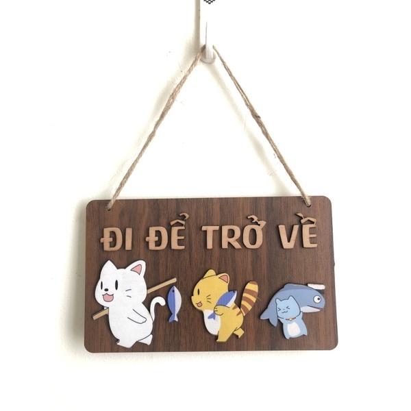 Bảng gỗ 3D treo cửa trang trí Đi để trở về 3 chú mèo đi du lịch đáng yêu