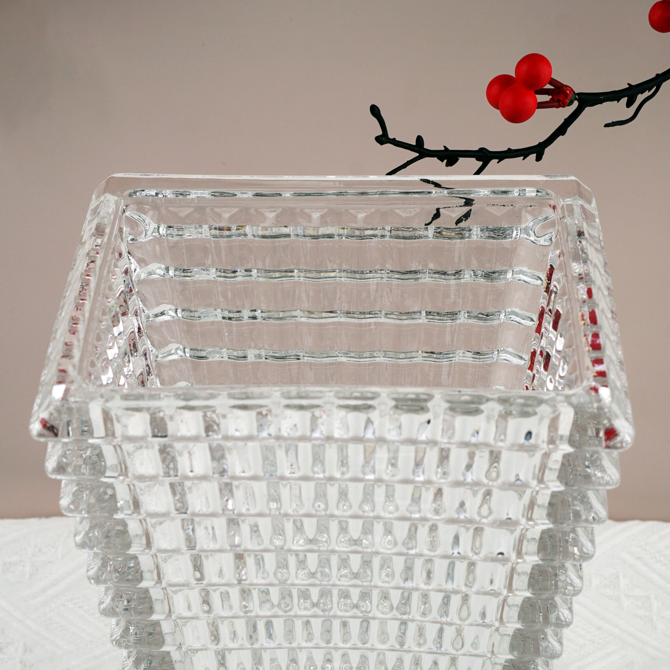 BÌNH HOA BH23T THỦY TINH MÀU TRẮNG HỌA TIẾT NỔI CAO 23CM