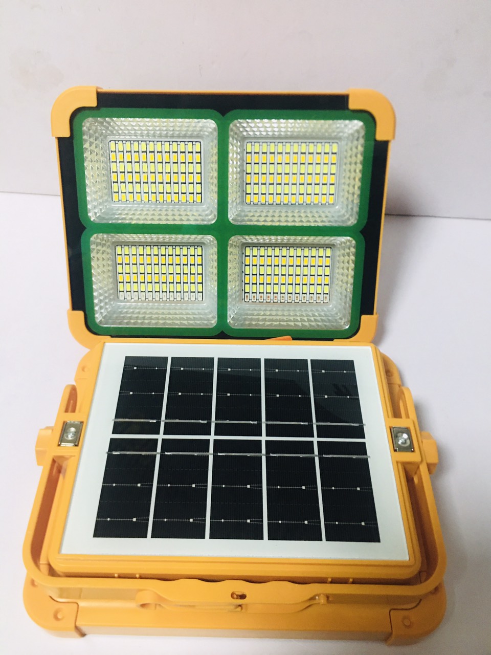 Đèn Pha NLMT cầm tay 4  khoang -500W