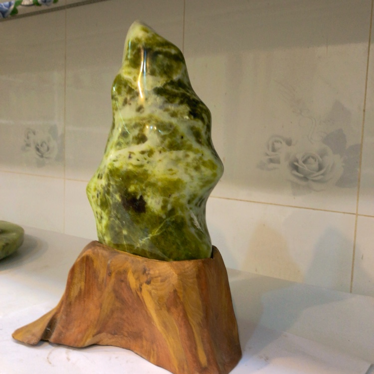 Cây đá để bàn serpentine tự nhiên cao 29cm nặng 3kg gia tăng tài lộc cho người mệnh Hỏa và mộc