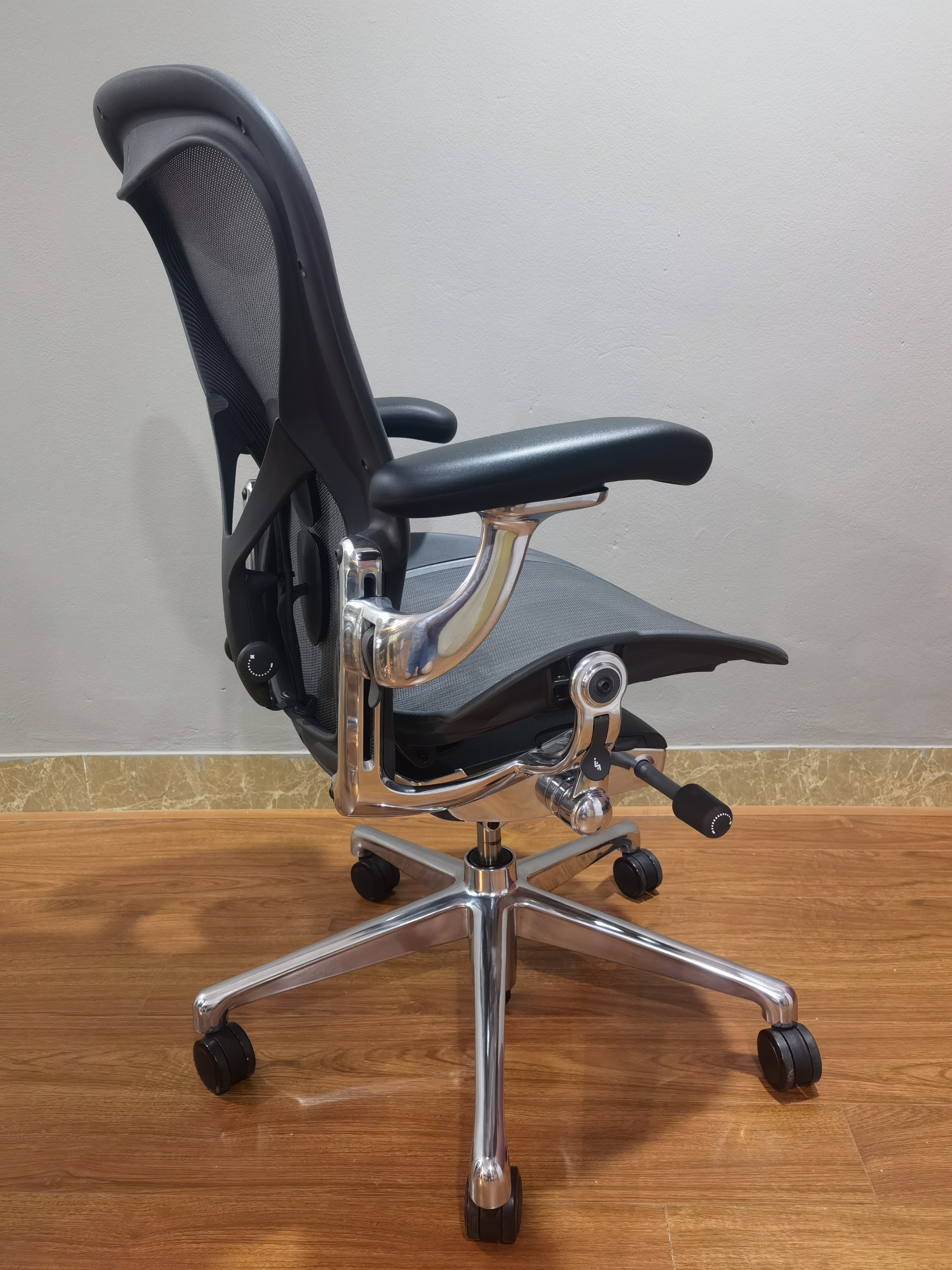 GHẾ AERON CỦA HERMAN MILLER, GHẾ CÔNG THÁI HỌC, GHẾ VĂN PHÒNG, BẢN MÀU ĐEN- KHUNG NHÔM.