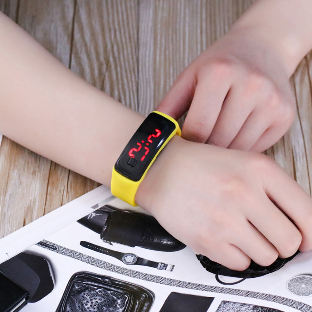 COMBO 02 đồng hồ đeo tay thời trang cho trẻ em kĩ thật số, sử dụng PIN