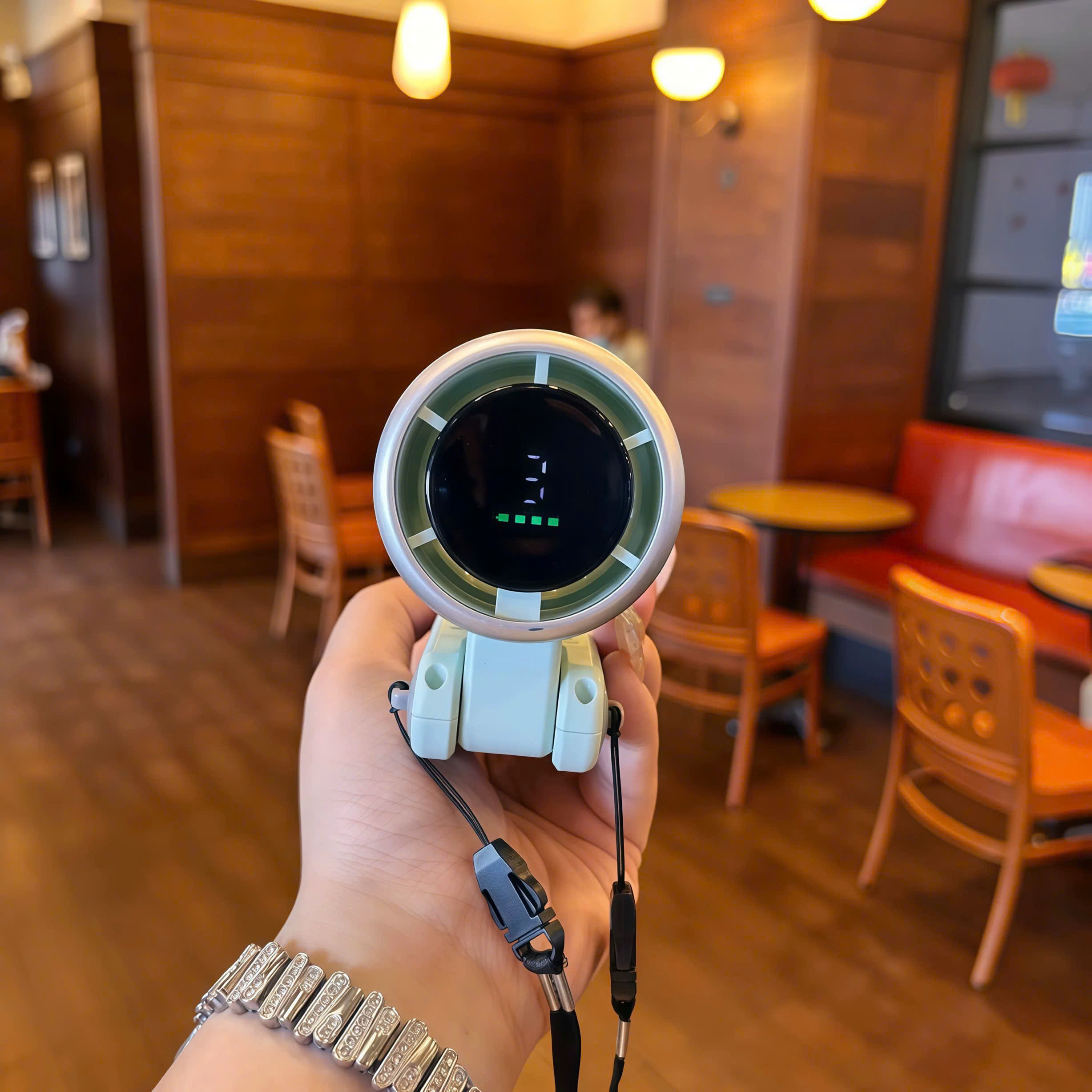 Quạt Cầm Tay  VMF-07 Xoay 180 Độ  5 Cấp Độ Gió Gấp Gọn Kèm Dây Đeo Cổ Tiện Lợi - hàng chính hãng