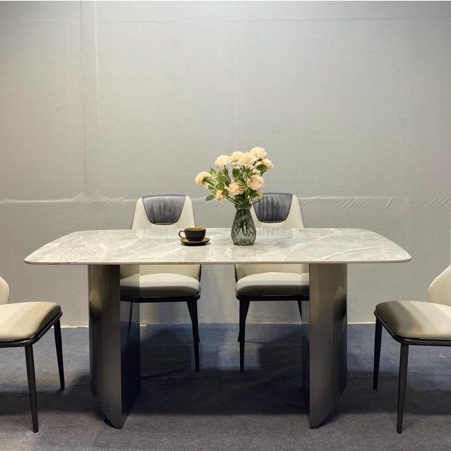 Bàn ăn mặt đá ceramic bóng chân ống đôi thép mạ tintan kết hợp ghế spot