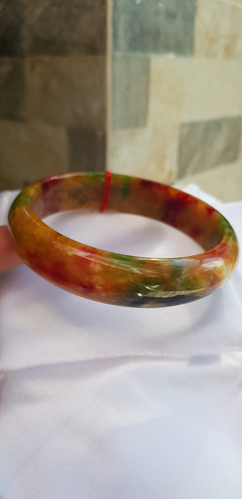 Vòng đeo tay Nam Cẩm Thạch Bản Hẹ Tứ Quý Ni 67mm X cao 16mm x dầy 7mm Màu tứ quý đỏ vàng xanh bóng đẹp Nam tay to 78kg - 90kg đeo đẹp tươi may mắn ạ