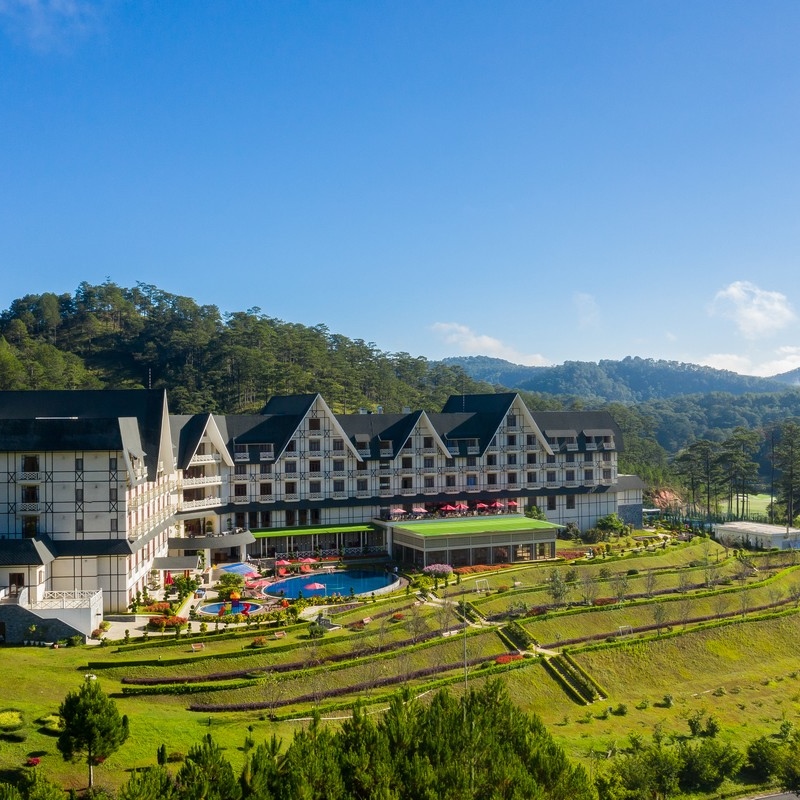 Gói 3N2Đ Swiss-Bel Resort Tuyền Lâm 5* Đà Lạt - Bữa Sáng, Hồ Bơi Ngoài Trời View Cực Đẹp, Hồ Bơi Trong Nhà, Xe Đưa Đón Sân Bay Và Trung Tâm, Nhiều Ưu Đãi Hấp Dẫn