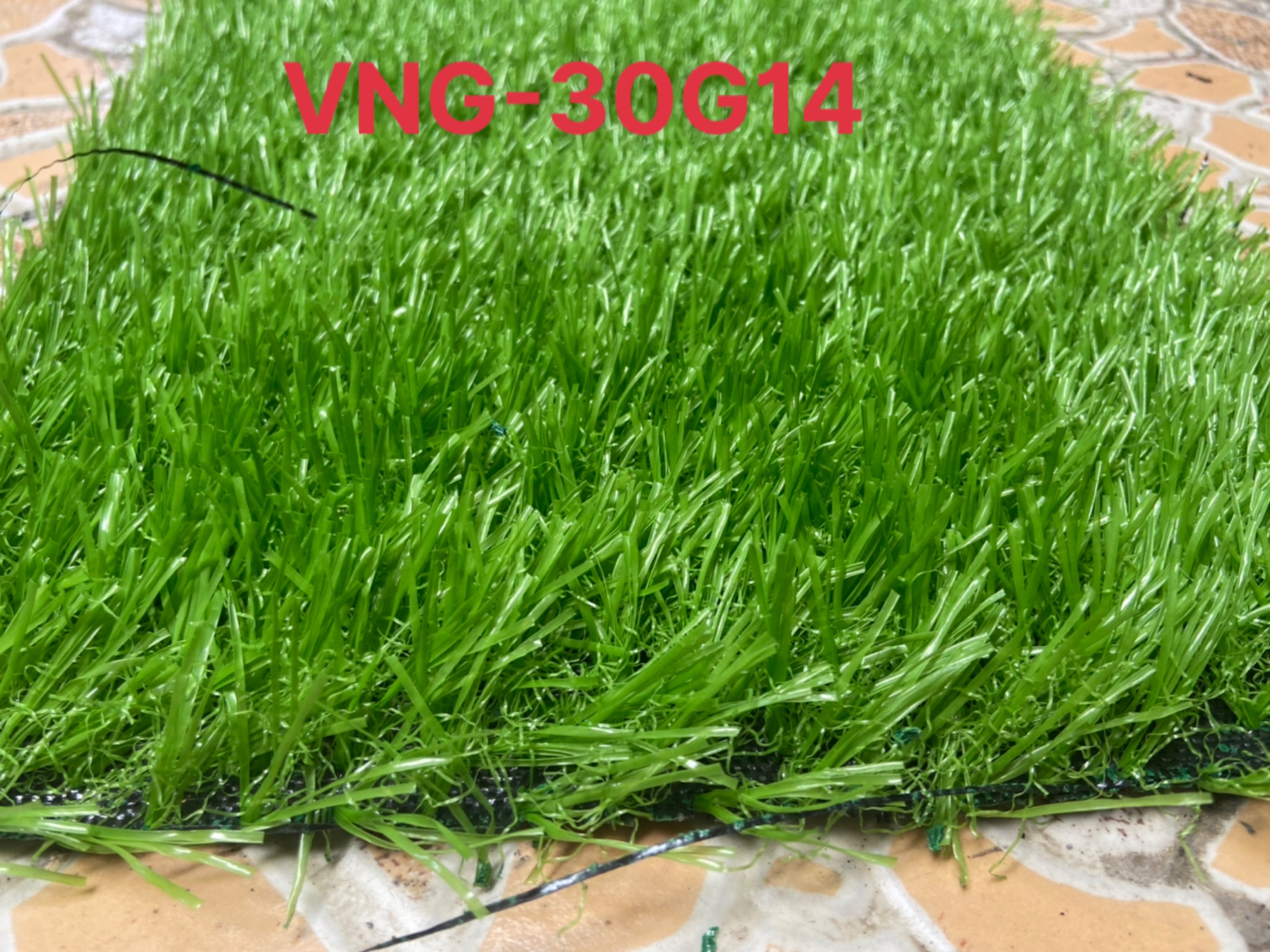 Cỏ nhân tạo 3cm - combo 12m2 (2x6m) cỏ VNG-30G14 màu tươi, đế chịu nước, cỏ chống UV, bền màu