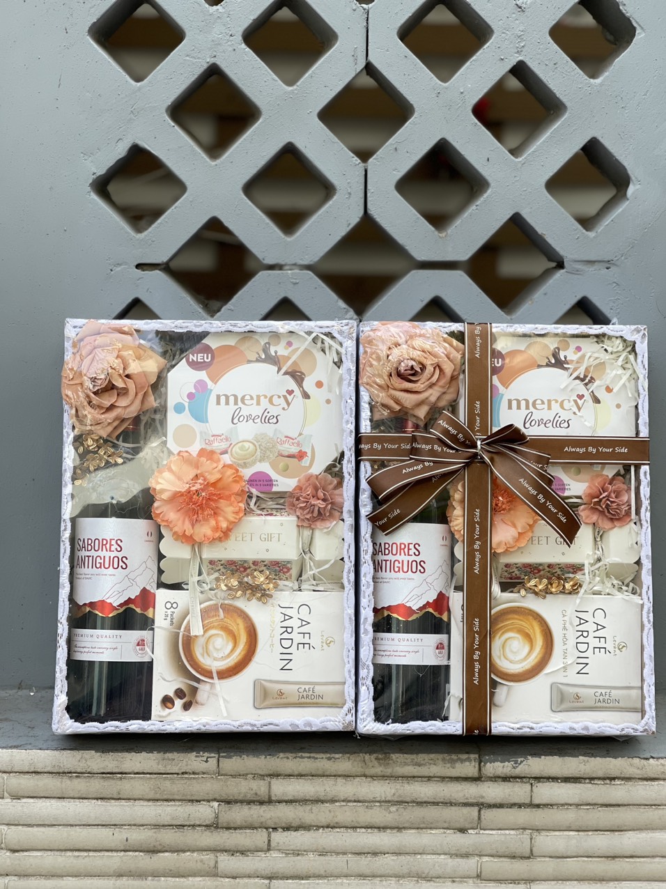Set Hộp Quà Tết 2024 Mã Đáo Thành Công Tone Vàng A36 Khay Gỗ Sang Trọng Thích Hợp Để Biếu Tặng Dịp Năm Mới Có Vang Đỏ, Trà, Bánh Kẹo Đủ Đầy, Ý Nghĩa