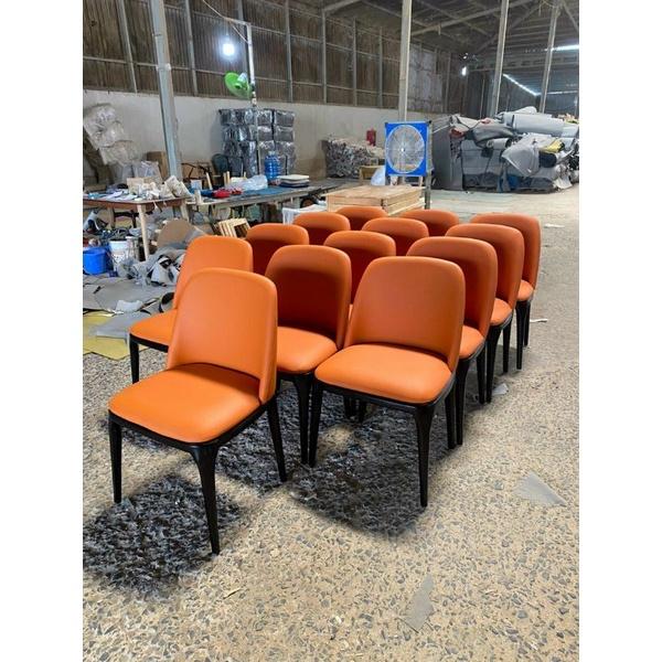 Bàn ăn 6 ghế mặt đá vân mây, chân bàn gỗ tầm nhìn mới ms 024