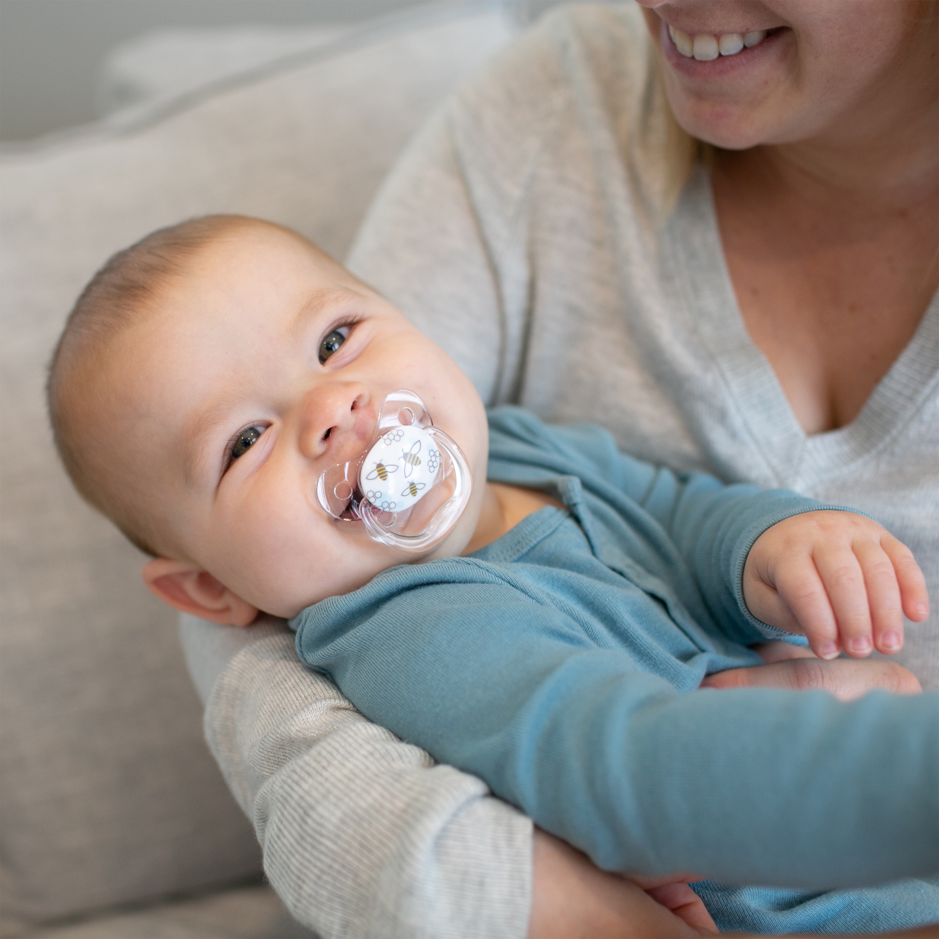 [ PV21404 ] Ty ngậm hỗ trợ chống đột tử/chỉnh nha/chống vẩu Dr.Brown's Prevent hoạ tiết con Ong ( 6-18m )